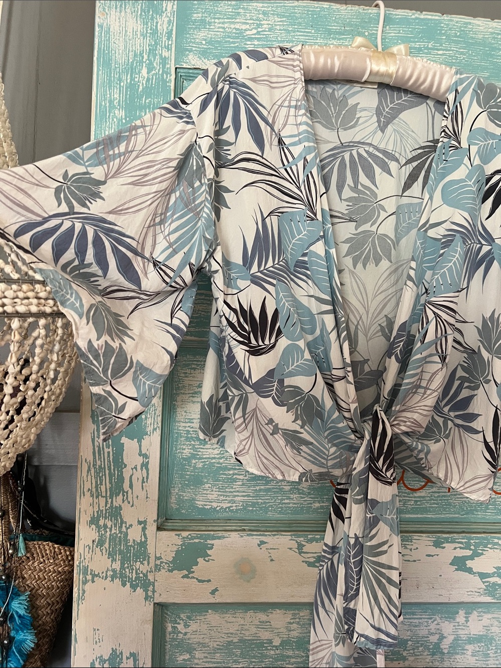 mahina Blue & White Tropical Leaf Kimono wrap top EUC blue aloha euc - Picture 4 of 7